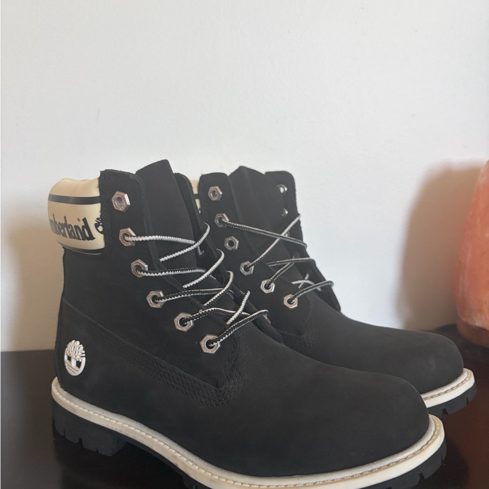 SOLD Timberland Black and Cream Lace-Up Women's Boots